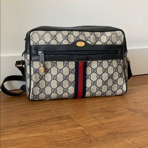 Authentic vntg GUCCI canvas stripe leather purse!